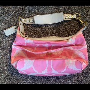 Looking for the perfect summer bag? 👛